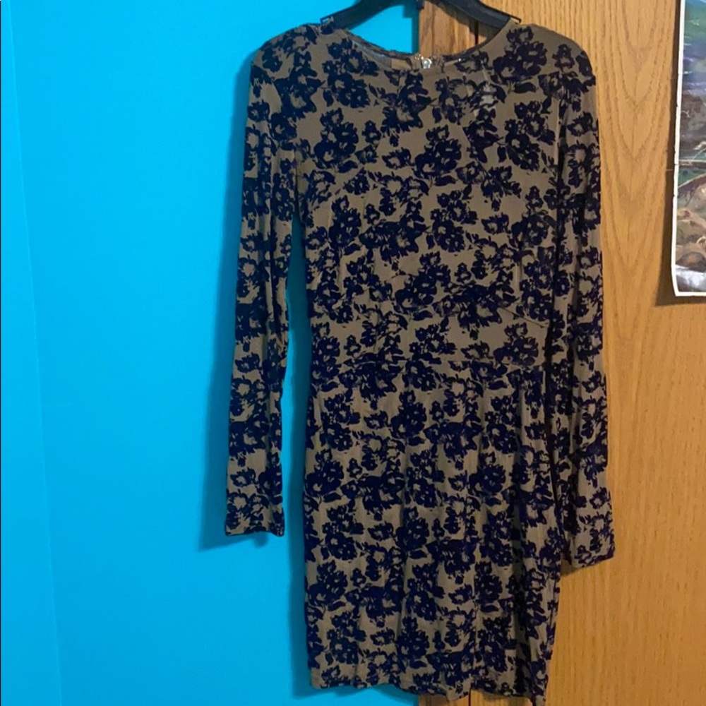 Chic Fitted Dress - Picture 1 of 2